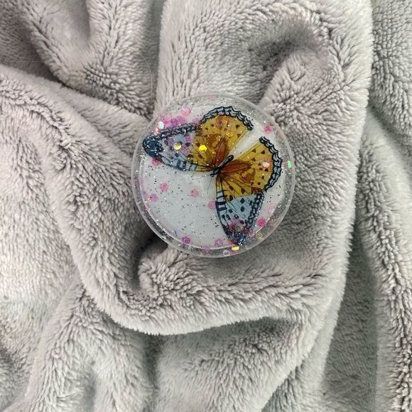 Yellow butterfly phone grip - Picture 5 of 8